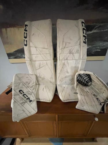35" CCM Regular Goalie Full Set (Used)