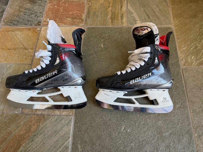 2024 Bauer Vapor X5 Pro Hockey Skates Regular Width Size 5.5 Fit 2 (Used)