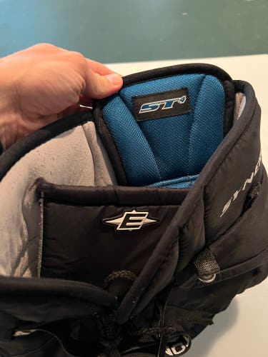 Youth Small Easton Synergy ST4 Hockey Pants (Used)