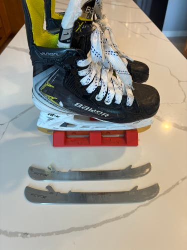 2025 Bauer S25 Vapor Shift Pro (SMU) Hockey Skates Regular Width Size 1 (Used)