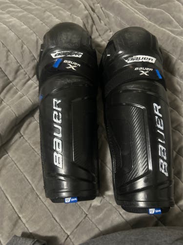 Intermediate Bauer 13" Shin Pads Pro Stock (Used)