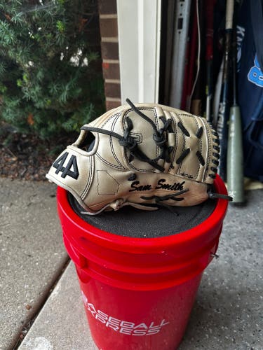44 Pro Custom RH Pitcher's Baseball Glove 12" (Used)