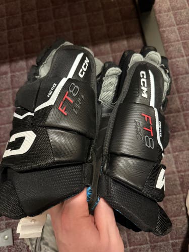 CCM JetSpeed FT8 Pro Gloves 15" (New) Black