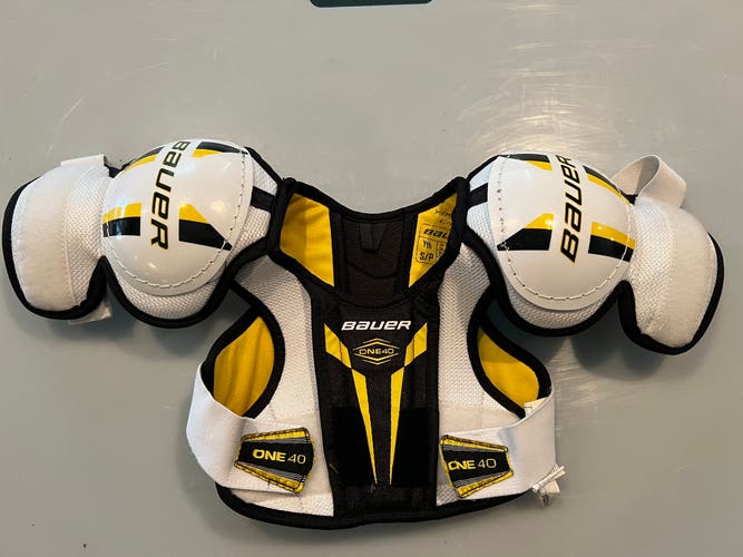 Small Youth Bauer Supreme One 40 Shoulder Pads (Used)