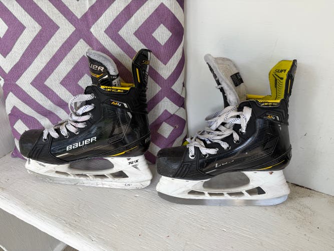 Black/Yellow Bauer Supreme M4 Hockey Skates Regular Width Size 4.5 (Used)