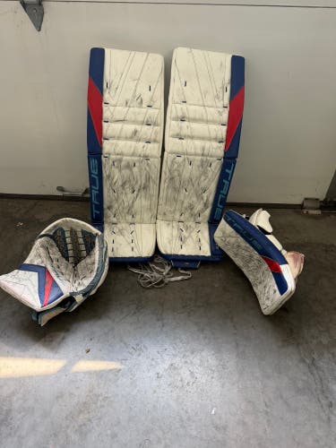 34" 2024 True Catalyst Px3 Regular Goalie Full Set (Used)