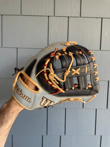 Wilson A2000 1620 RH First Base Baseball Glove 12.5" (Used)