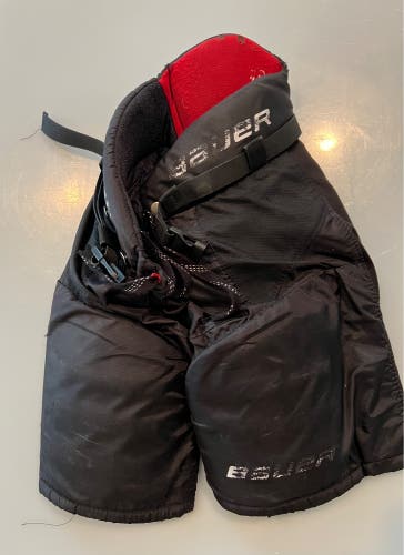 Junior Small Bauer Vapor X700 Hockey Pants (Used)