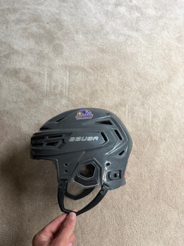 Large Bauer Re-Akt 155 Helmet (Used)