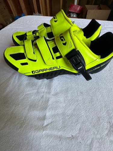 Louis Garneau Cycling Shoes (New , never used) size 12 us mens