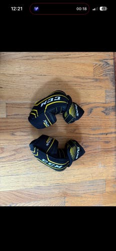Small Junior CCM Tacks 3092 Elbow Pads  (Used)