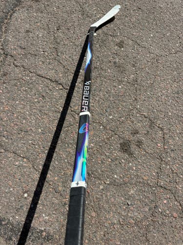 Intermediate Bauer Vapor Flylite Hockey Stick Right Handed P28 65 Flex (Used)