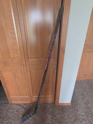 Senior CCM Vizion Right Handed Hockey Stick P28 70 Flex (Used)