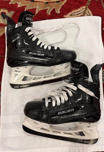 Black 2022 Bauer Supreme Mach Hockey Skates Size 4.5, Fit 3. Comes with 2 sets premium steel (Used)