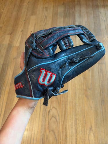 2025 Wilson A500 RH Outfield Baseball Glove 12" (Used)
