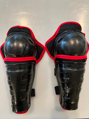 Youth CCM JetSpeed FT350 8" Shin Pads (Used)