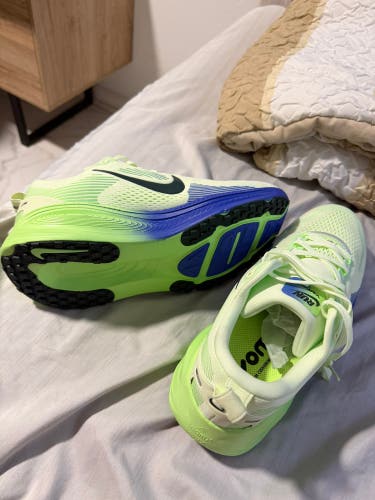 Nike Vomero 18 running shoes