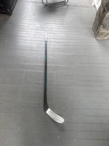 Intermediate Bauer Twitch Left Hand Hockey Stick P28 65 Flex (Used)