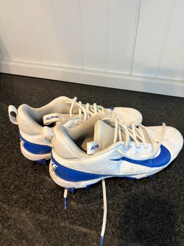 Men's Size M 9.0 (W 10.0) Nike Low Top Molded Cleats (Used)