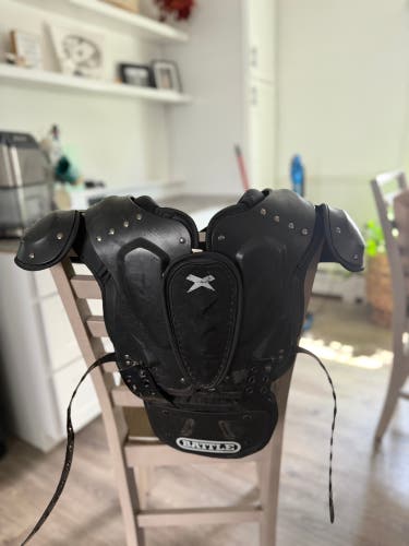 Large Youth Xenith Flyte Shoulder Pads (Used)