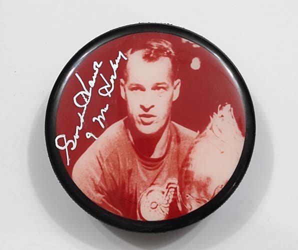 GORDIE HOWE 9 MR HOCKEY Autographed Detroit Red Wings NHL Photo Puck JSA
