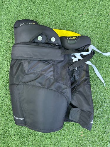 Youth Medium Bauer Supreme Ultrasonic Hockey Pants