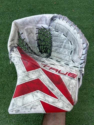 Intermediate True Catalyst 7x3 Regular Goalie Glove