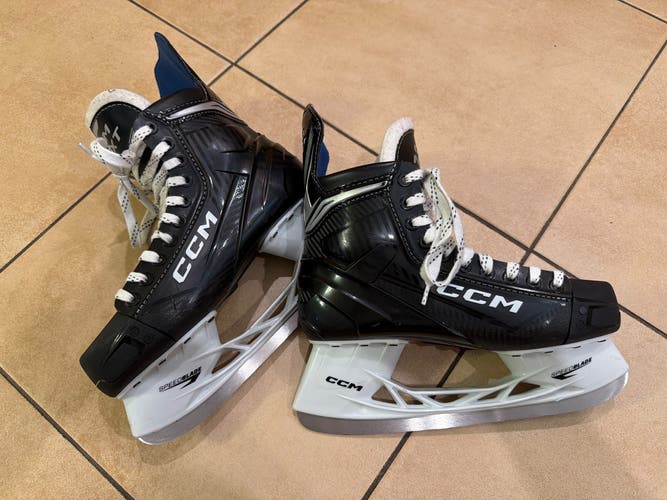 Black CCM Next Hockey Skates Regular Width 8 (Used)