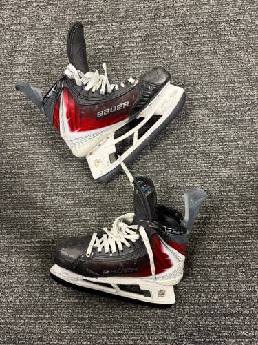 Red 2025 Bauer Vapor Flylite Hockey Skates Regular Width Pro Stock 9.5 (Used)