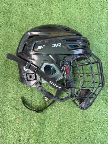 Small Bauer Re-Akt 150 Helmet