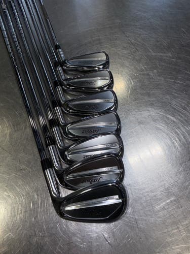 Men's 2023 Titleist 2023 T200 Right Handed Iron Set Stiff Flex 37" (Used)