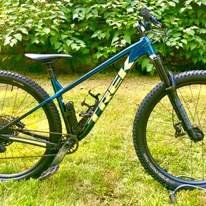 2024 Trek Roscoe 8 Mountain Bike M (Used)