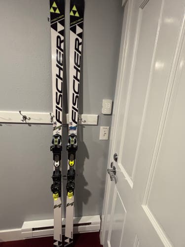 Racing 210 cm Fischer RC4 SG Skis With Bindings Max Din 18 (Used)