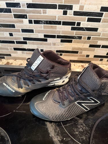 Black Men's Size M 8.5 (W 9.5) Adult New Balance Burn X Mid Mid Top Molded Cleats (Used)