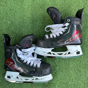Junior CCM JetSpeed FT8 Pro Hockey Skates | Size 3