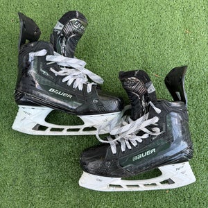 Intermediate Bauer Supreme Mach Hockey Skates | Size 6, Fit 2