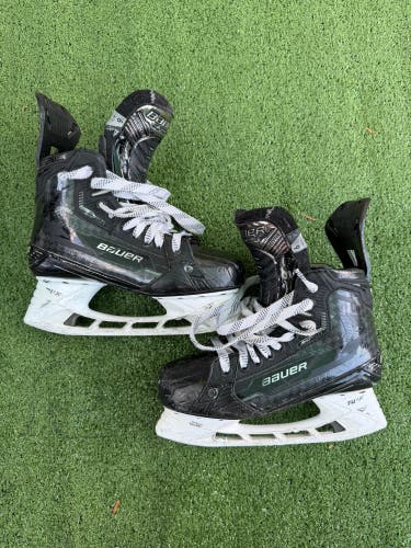 Intermediate Bauer Supreme Mach Hockey Skates | Size 6, Fit 2