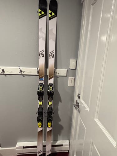 Racing 213 cm Fischer RC4 SG Skis With Bindings Max Din 16 (Used)