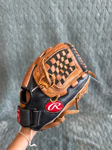 Black Rawlings Player Preferred RH Pitcher's Baseball Glove 12.5" (Used)