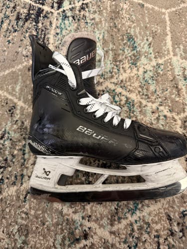 Black Bauer Supreme Shadow Hockey Skates 7.5 (Used)with new blade tech blades