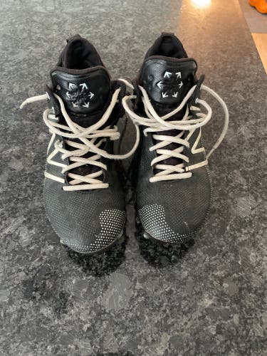 Black Men's 7 New Balance Freeze Mid Top Molded Cleats (Used)