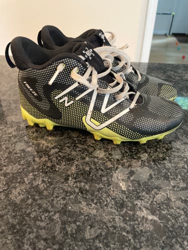 Men's Size M 4.5 (W 5.5) New Balance Mid Top Molded Cleats (Used)