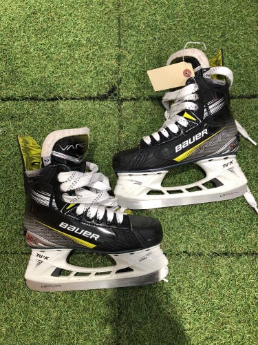 Junior Bauer Vapor X4 Hockey Skates Regular Width Size 2 (Used)