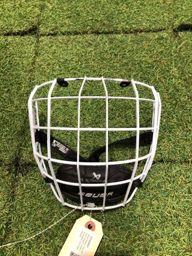 Small Bauer True Vision Full Cage (Used)