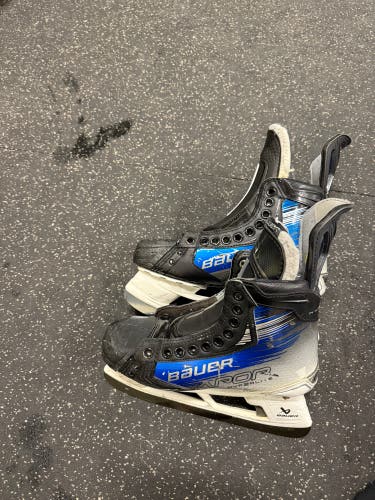 Blue 2021 Bauer Vapor Hyperlite Hockey Skates Regular Width Size 5 (Used)