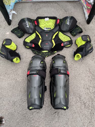 Bauer Starter Kit JR Small shoulder pads, elbow pads, shin guards