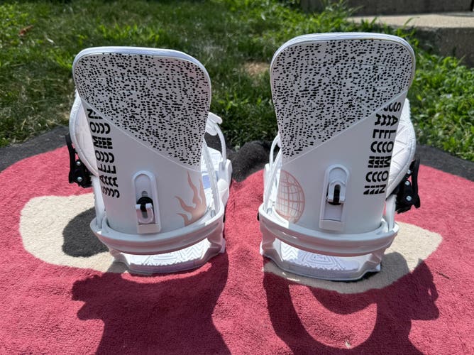 Medium Salomon Trigger Snowboard Bindings (New)