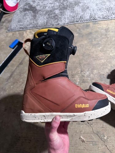 Size M 10.0 (W 11.0) Thirty Two Lashed Double Boa Snowboard Boots Medium Flex (Used)