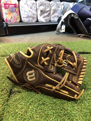 Wilson A800 RH Baseball Glove 11.5" (Used)