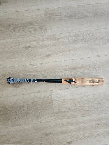 29" Premium Pro Maple Bruce Bolt Bat CU26Y